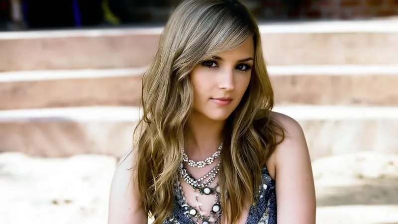 Rachael Leigh Cook Theme Preview Image