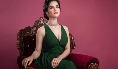 Ruhani Sharma Theme