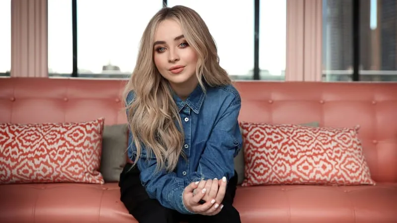 Sabrina Carpenter Theme Preview Image