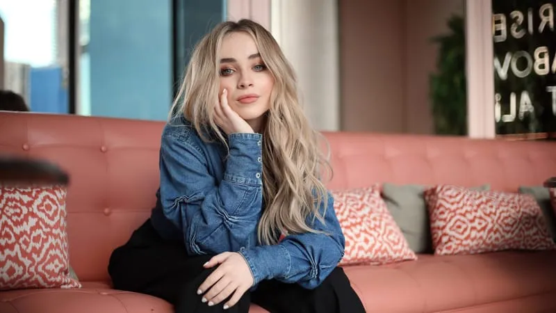 Sabrina Carpenter Theme Preview Image