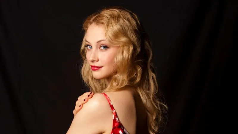 Sarah Gadon Theme Preview Image