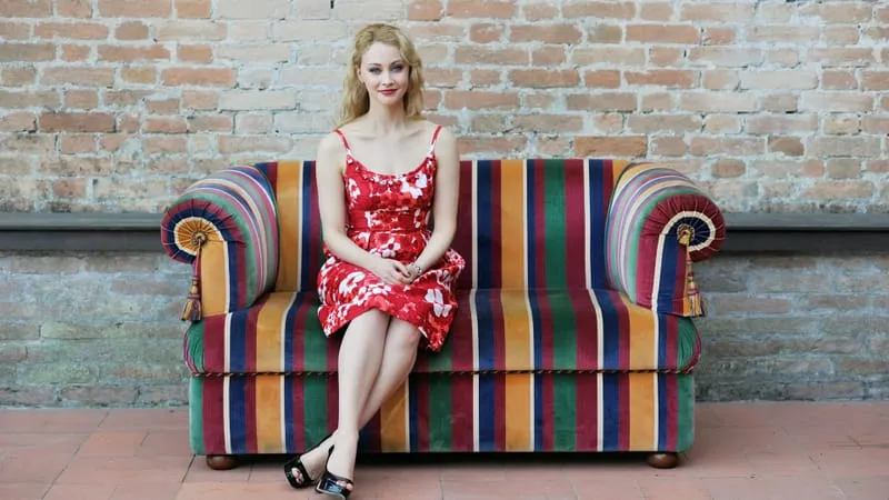Sarah Gadon Theme Preview Image
