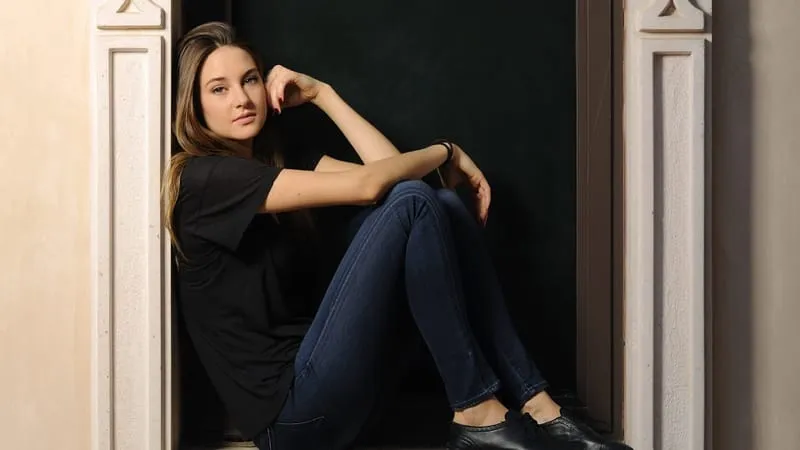 Shailene Woodley Theme Preview Image