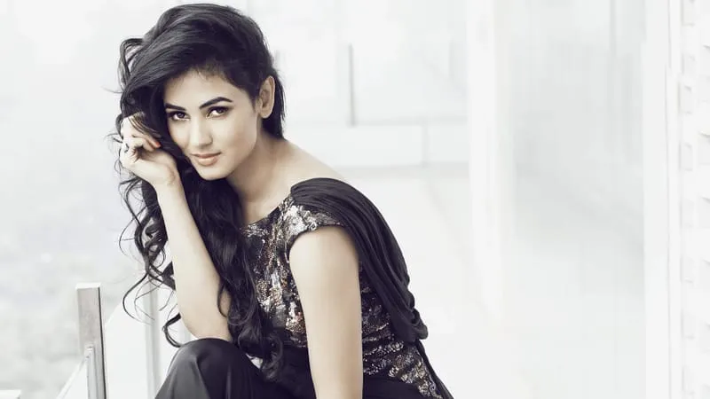 Sonal Chauhan Theme Preview Image
