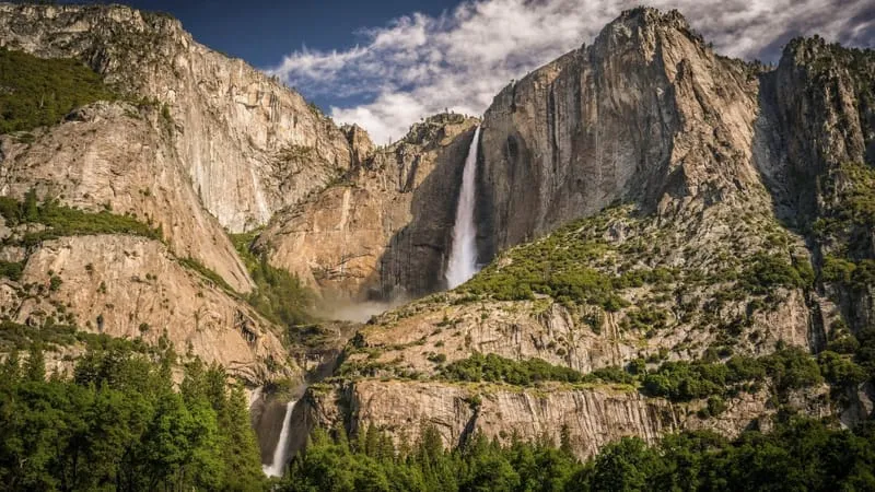 Yosemite Falls Theme Preview Image