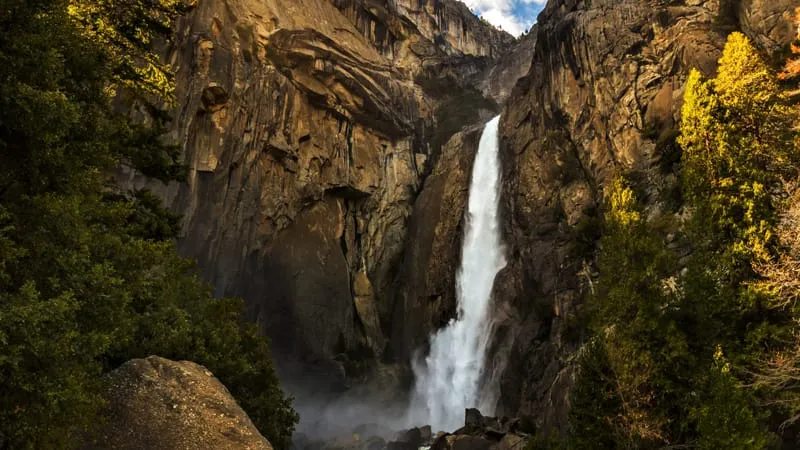 Yosemite Falls Theme Preview Image