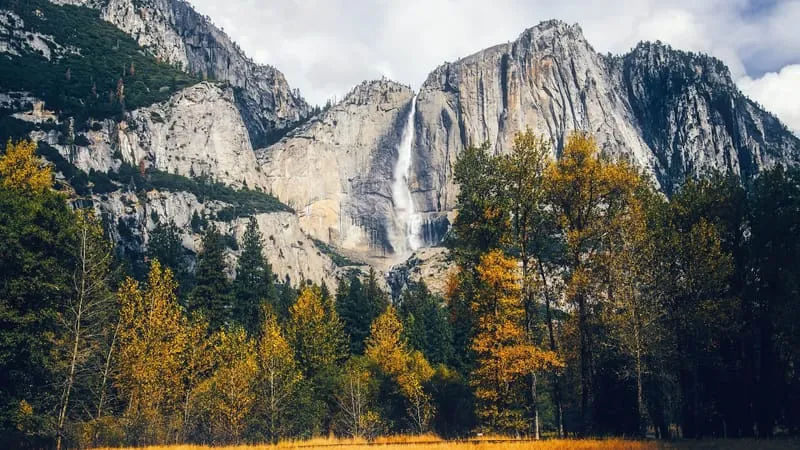 Yosemite Falls Theme Preview Image