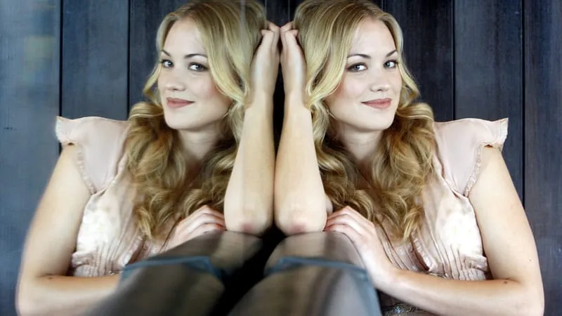 Yvonne Strahovski Theme Preview Image